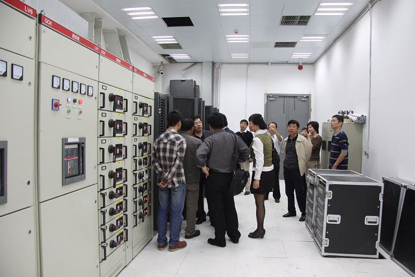 喜讯！安徽广电新中心3600M2演播剧场舞台灯光系统工程验收成功