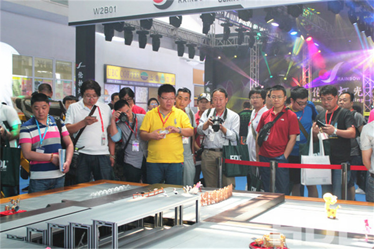 河东北特携新品亮相PALM 2014
