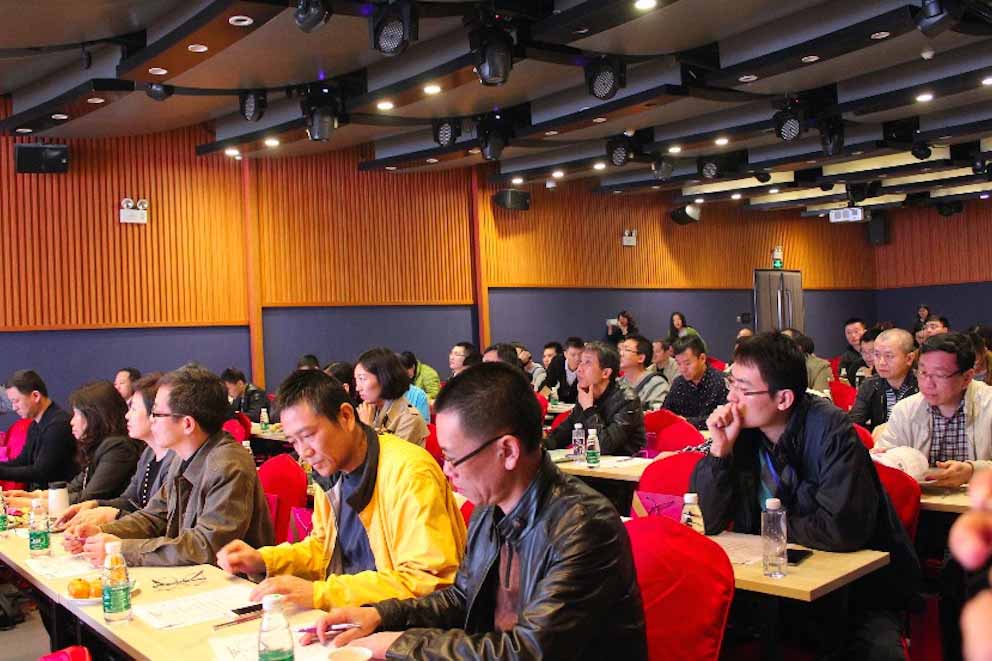 河东北特喜迎2016年国际电视灯光研讨会专家参观交流